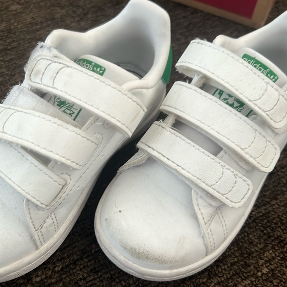 Toddler adidas - Picture 1 of 3